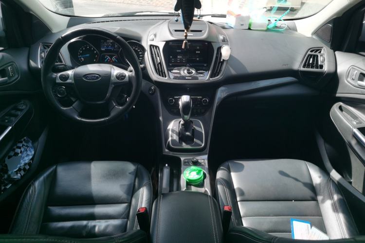 Used Ford Kuga 2015 2.0L GTDi Four-Wheel Drive Prestige Model Center Console