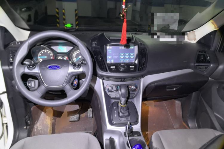 Used Ford Kuga 2015 1.5L GTDi Two-Wheel-Drive Comfort Model Center Console