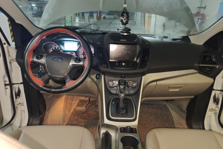 Used Ford Kuga 2015 1.5L GTDi Four-Wheel-Drive Elite Model Center Console