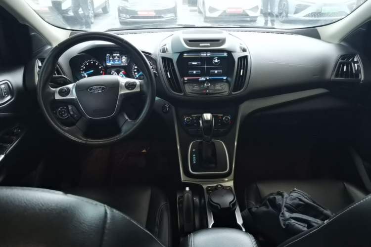 Used Ford Kuga 2015 2.0L GTDi Four-Wheel Drive Elite Model Center Console