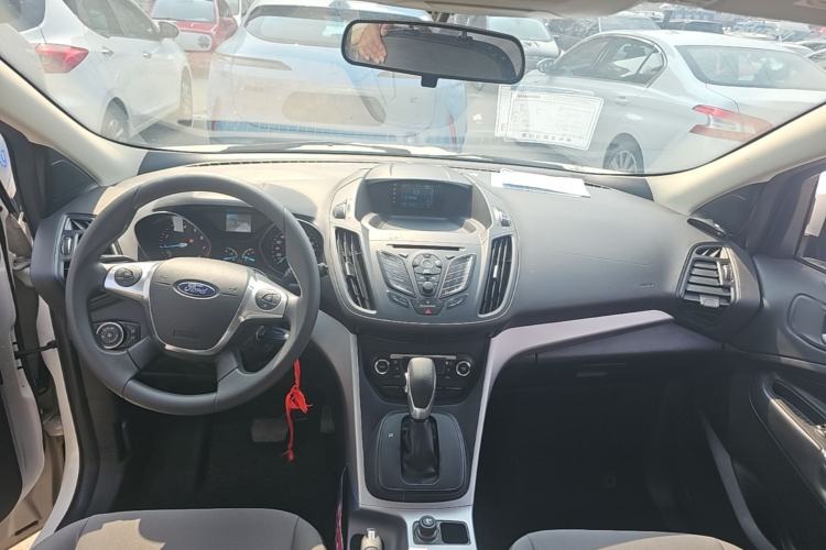 Used Ford Kuga 2015 1.5L GTDi Two-Wheel-Drive Comfort Model Center Console