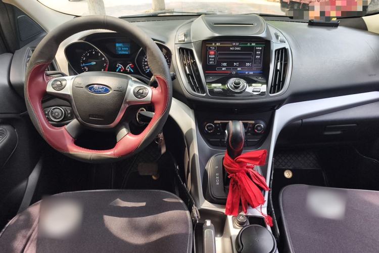 Used Ford Kuga 2015 1.5L GTDi Two-Wheel-Drive Comfort Model Center Console