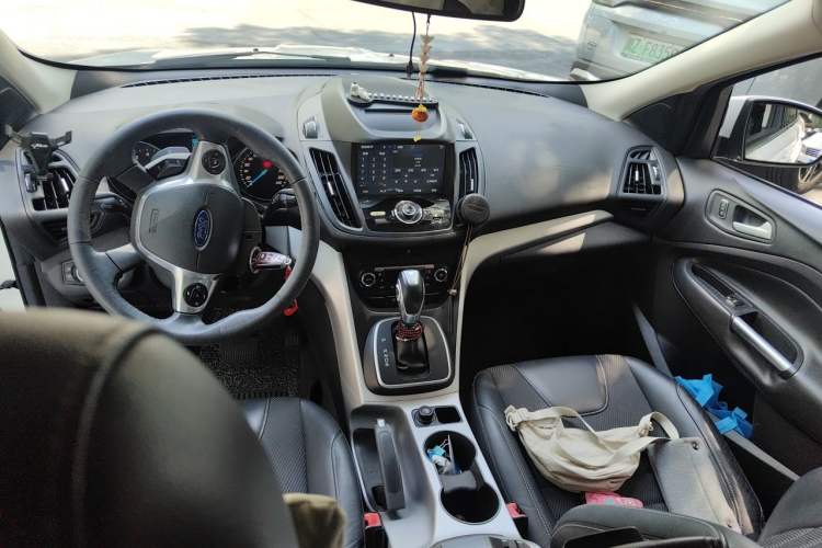 Used Ford Kuga 2015 1.5L GTDi Two-Wheel Drive Fashion Edition Center Console
