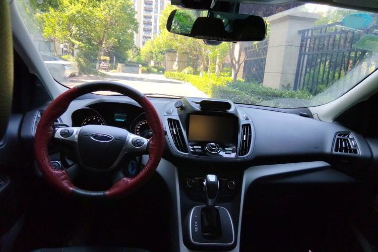 Used Ford Kuga 2015 1.5L GTDi Two-Wheel Drive Fashion Edition Center Console