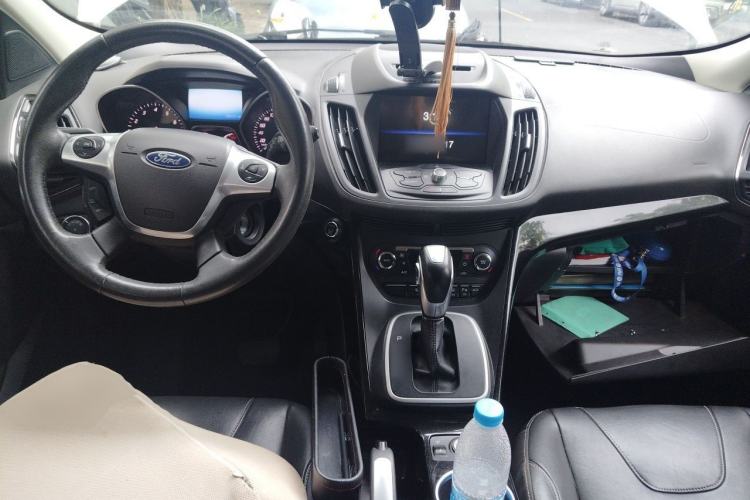 Used Ford Kuga 2015 2.0L GTDi Four-Wheel-Drive Sport Model Center Console