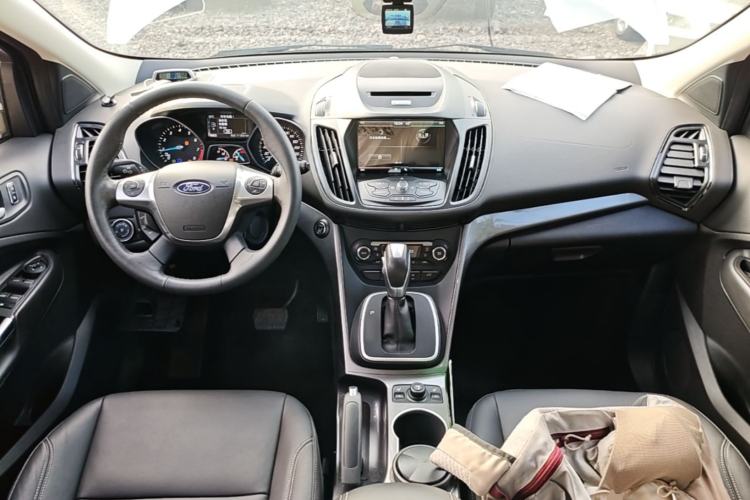 Used Ford Kuga 2015 1.5L GTDi Four-Wheel-Drive Elite Model Center Console