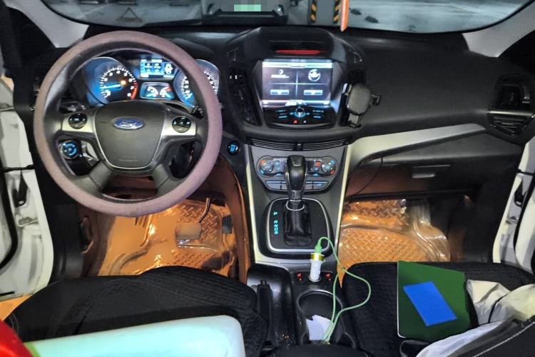 Used Ford Kuga 2015 2.0L GTDi Four-Wheel Drive Elite Model Center Console