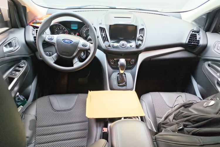 Used Ford Kuga 2015 1.5L GTDi Two-Wheel-Drive Comfort Model Center Console