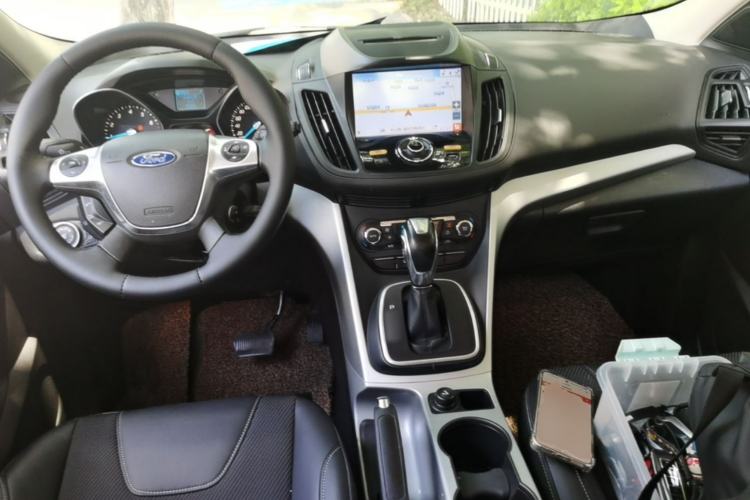 Used Ford Kuga 2015 1.5L GTDi Two-Wheel-Drive Comfort Model Center Console
