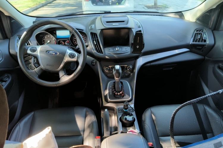 Used Ford Kuga 2015 1.5L GTDi Four-Wheel-Drive Elite Model Center Console