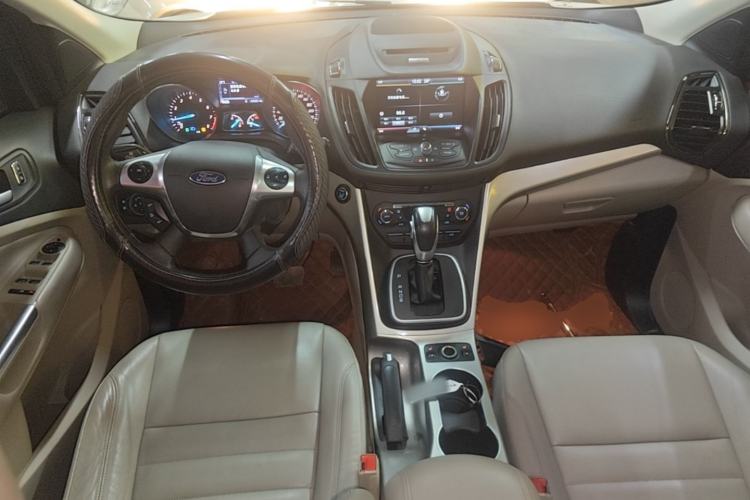 Used Ford Kuga 2015 2.0L GTDi Four-Wheel Drive Elite Model Center Console