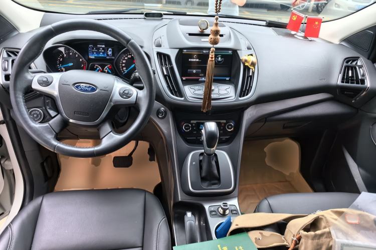 Used Ford Kuga 2015 1.5L GTDi Four-Wheel-Drive Elite Model Center Console