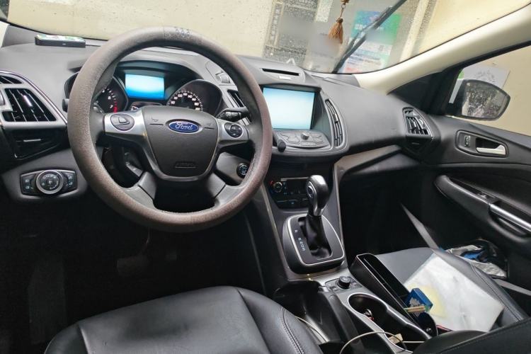 Used Ford Kuga 2015 2.0L GTDi Four-Wheel Drive Elite Model Center Console