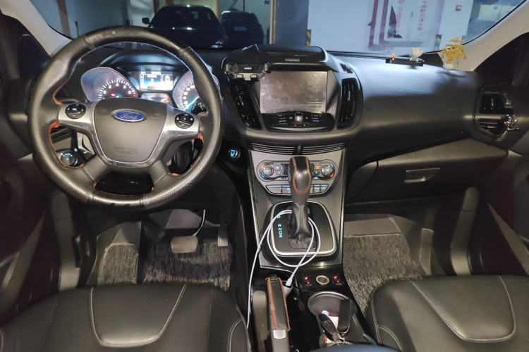 Used Ford Kuga 2015 2.0L GTDi Four-Wheel-Drive Sport Model Center Console