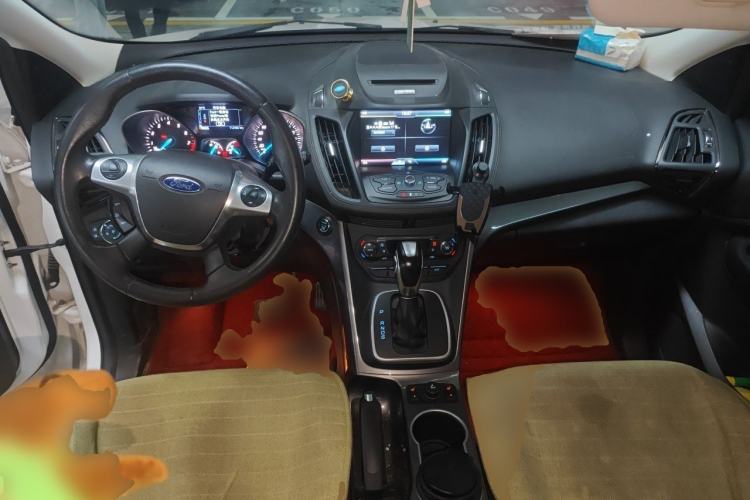 Used Ford Kuga 2015 1.5L GTDi Four-Wheel-Drive Elite Model Center Console