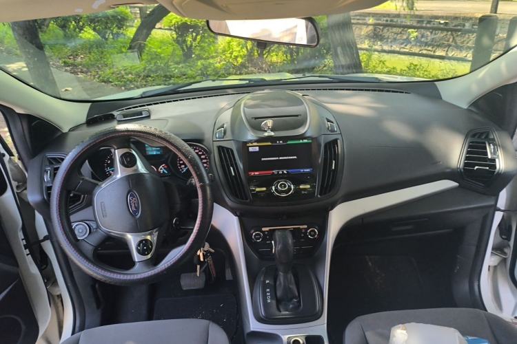 Used Ford Kuga 2015 1.5L GTDi Two-Wheel-Drive Comfort Model Center Console