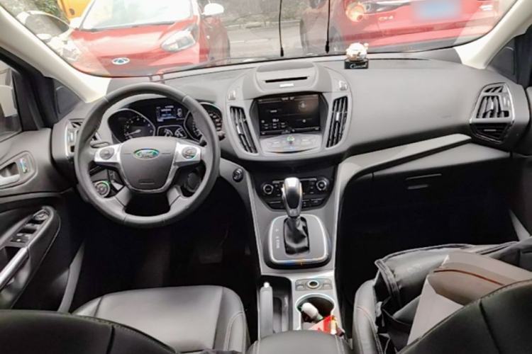 Used Ford Kuga 2015 1.5L GTDi Four-Wheel-Drive Elite Model Center Console