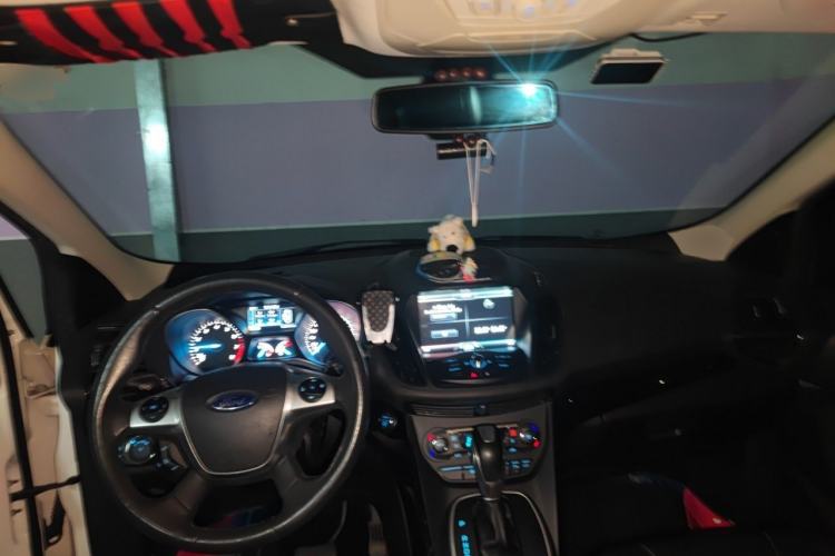 Used Ford Kuga 2015 2.0L GTDi Four-Wheel-Drive Sport Model Center Console