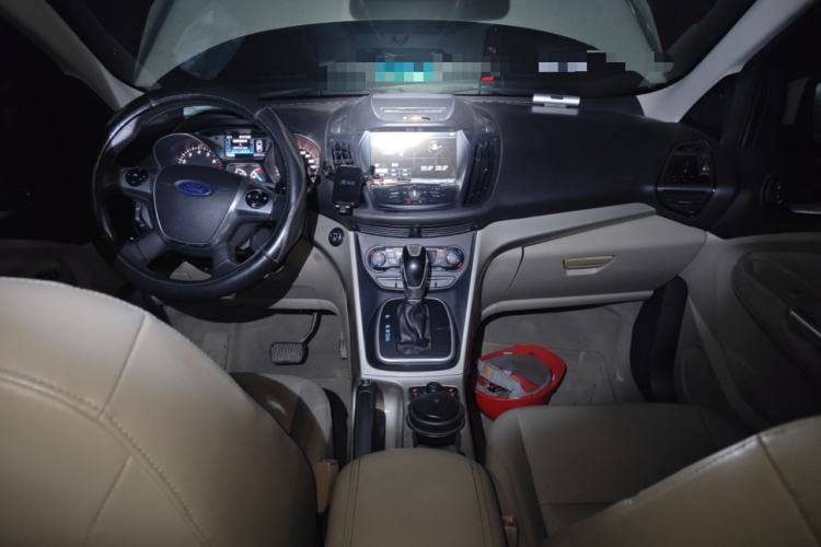 Used Ford Kuga 2015 1.5L GTDi Four-Wheel-Drive Elite Model Center Console