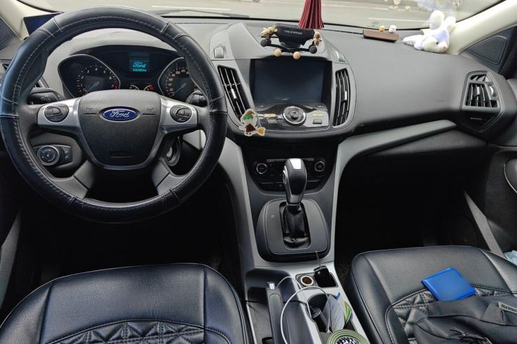 Used Ford Kuga 2015 1.5L GTDi Two-Wheel-Drive Comfort Model Center Console
