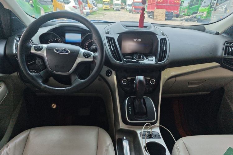 Used Ford Kuga 2015 2.0L GTDi Four-Wheel-Drive Sport Model Center Console