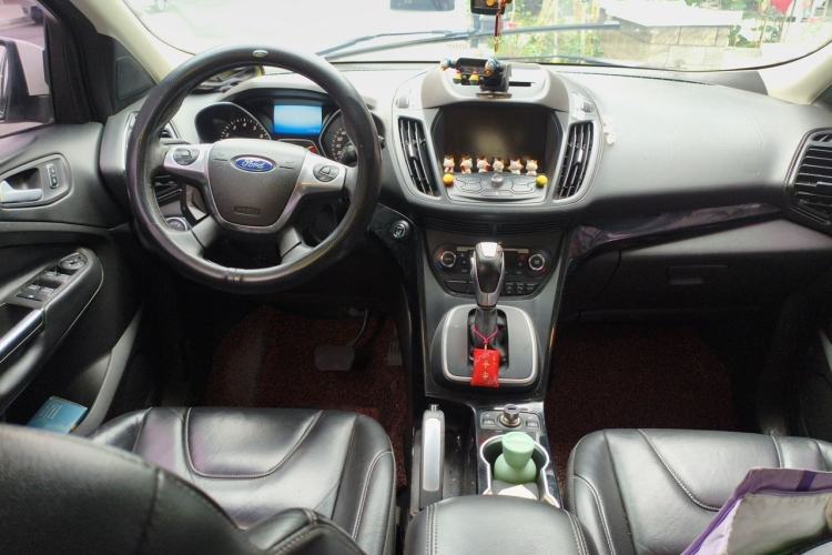 Used Ford Kuga 2015 2.0L GTDi Four-Wheel-Drive Sport Model Center Console