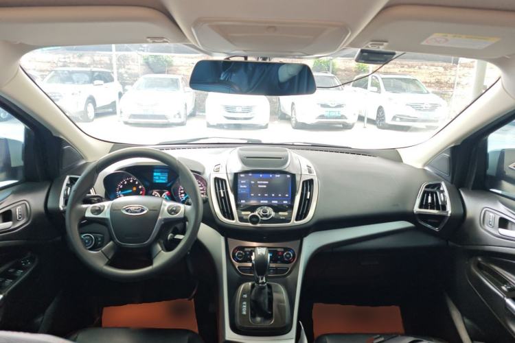 Used Ford Kuga 2015 1.5L GTDi Two-Wheel-Drive Comfort Model Center Console