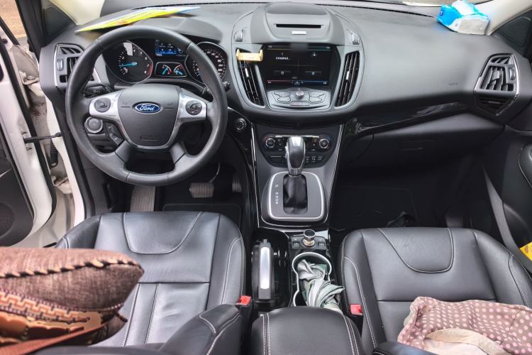 Used Ford Kuga 2015 2.0L GTDi Four-Wheel-Drive Sport Model Center Console