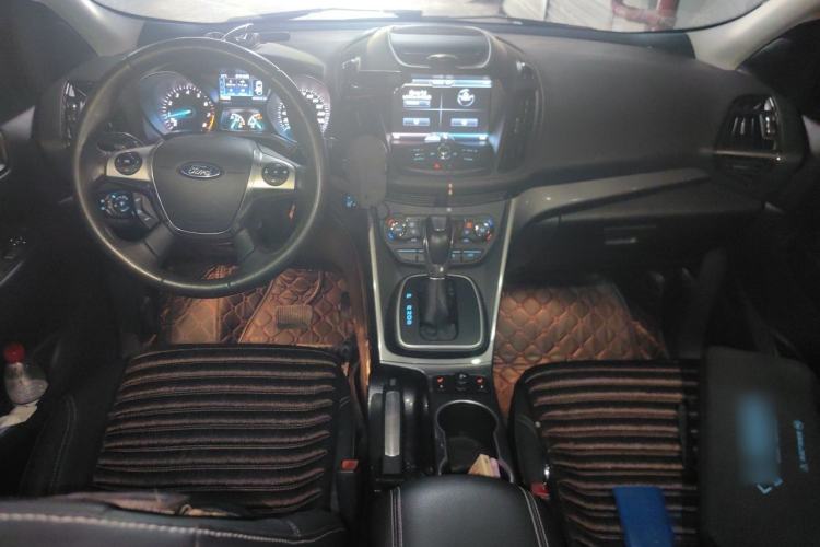 Used Ford Kuga 2015 1.5L GTDi Four-Wheel-Drive Elite Model Center Console