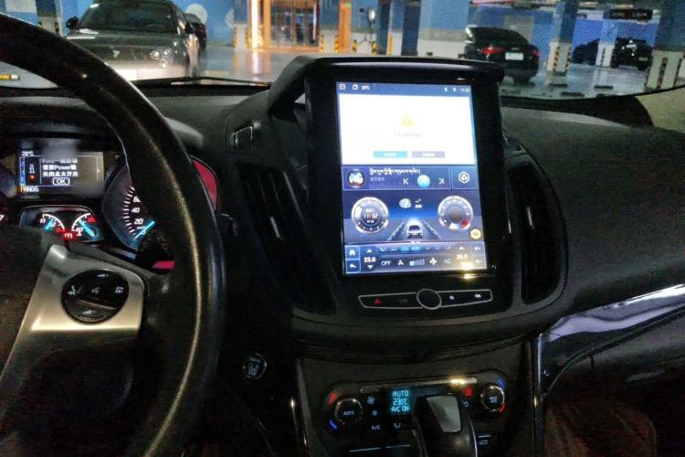Used Ford Kuga 2015 2.0L GTDi Four-Wheel-Drive Sport Model Center Console
