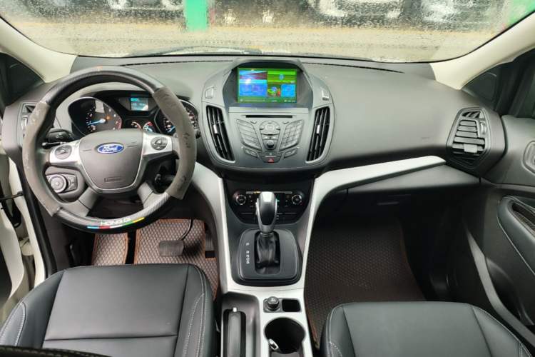 Used Ford Kuga 2015 1.5L GTDi Two-Wheel-Drive Comfort Model Center Console