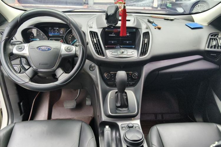 Used Ford Kuga 2015 2.0L GTDi Four-Wheel Drive Elite Model Center Console