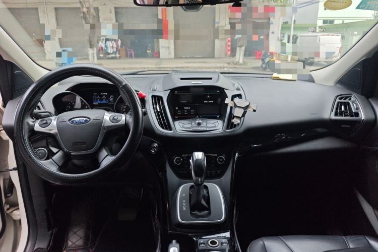 Used Ford Kuga 2015 2.0L GTDi Four-Wheel-Drive Sport Model Center Console