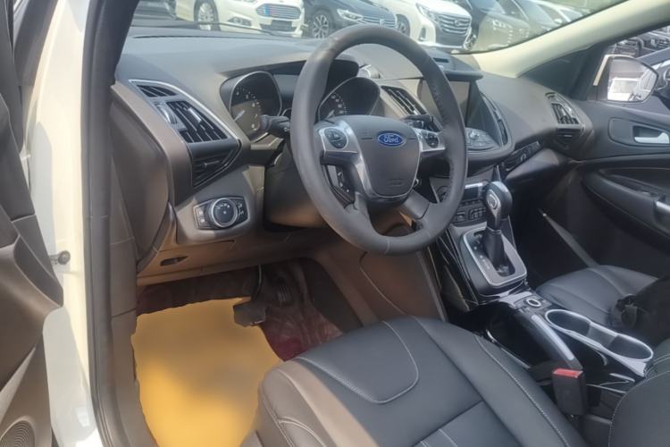 Used Ford Kuga 2015 2.0L GTDi Four-Wheel-Drive Sport Model Center Console