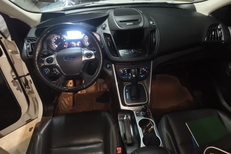 Used Ford Kuga 2015 2.0L GTDi Four-Wheel Drive Elite Model Center Console