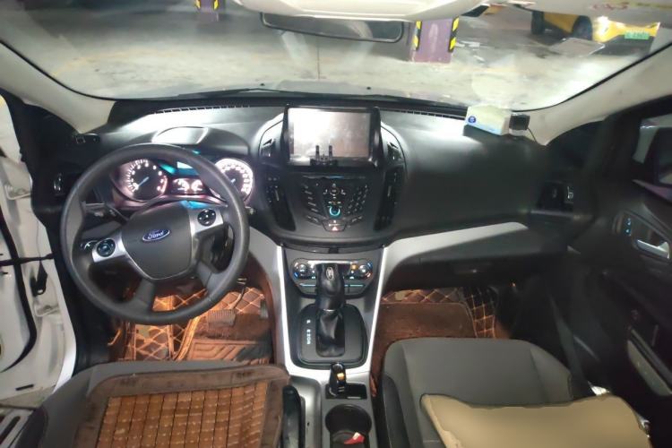 Used Ford Kuga 2015 1.5L GTDi Two-Wheel-Drive Comfort Model Center Console