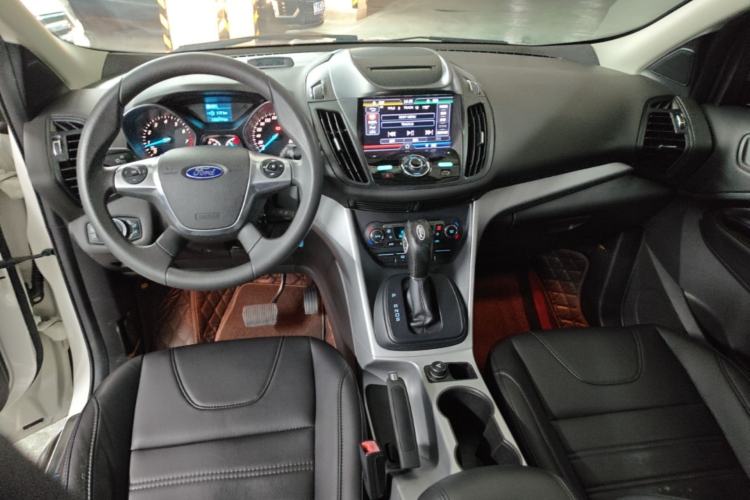 Used Ford Kuga 2015 1.5L GTDi Two-Wheel-Drive Comfort Model Center Console