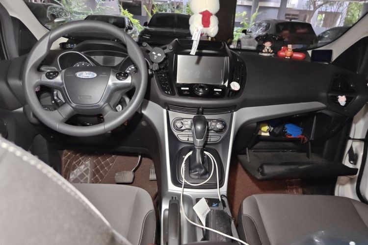 Used Ford Kuga 2015 1.5L GTDi Two-Wheel-Drive Comfort Model Center Console