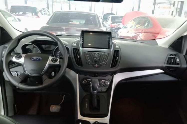 Used Ford Kuga 2015 1.5L GTDi Two-Wheel-Drive Comfort Model Center Console