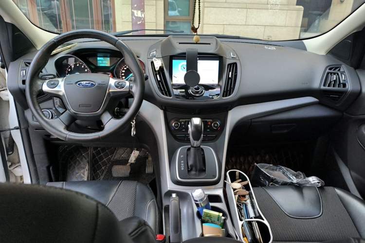 Used Ford Kuga 2015 1.5L GTDi Two-Wheel Drive Fashion Edition Center Console