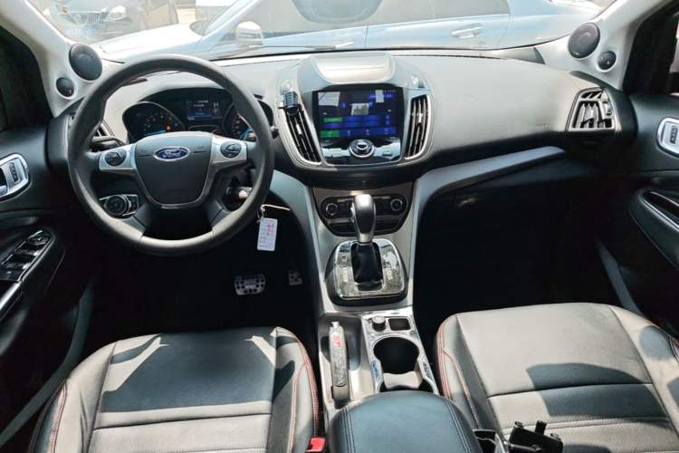 Used Ford Kuga 2015 1.5L GTDi Two-Wheel-Drive Comfort Model Center Console