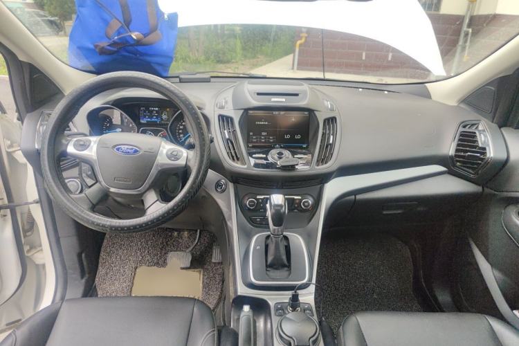 Used Ford Kuga 2015 2.0L GTDi Four-Wheel-Drive Sport Model Center Console
