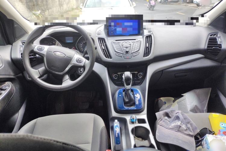 Used Ford Kuga 2015 1.5L GTDi Two-Wheel-Drive Comfort Model Center Console
