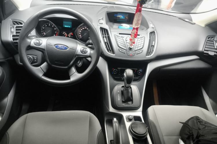 Used Ford Kuga 2015 1.5L GTDi Two-Wheel-Drive Comfort Model Center Console