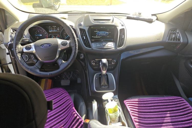 Used Ford Kuga 2015 2.0L GTDi Four-Wheel-Drive Sport Model Center Console