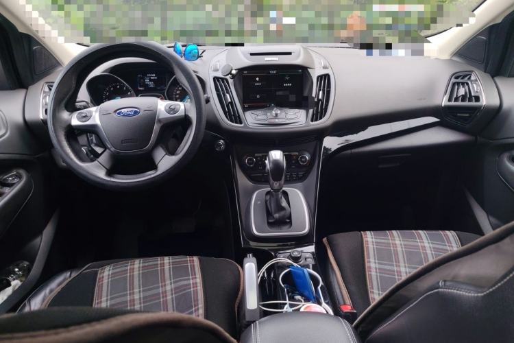 Used Ford Kuga 2015 2.0L GTDi Four-Wheel-Drive Sport Model Center Console