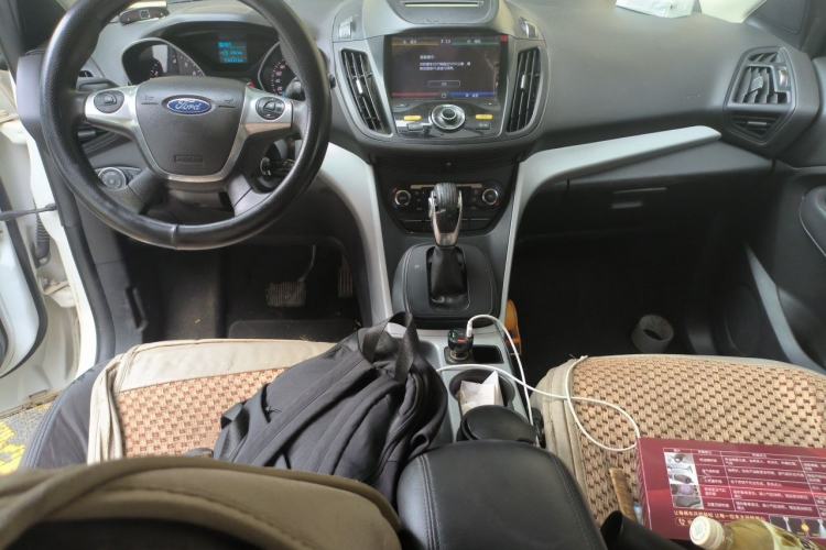 Used Ford Kuga 2015 1.5L GTDi Two-Wheel-Drive Comfort Model Center Console