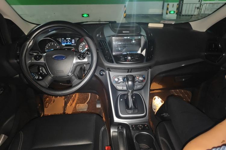 Used Ford Kuga 2015 2.0L GTDi Four-Wheel Drive Elite Model Center Console