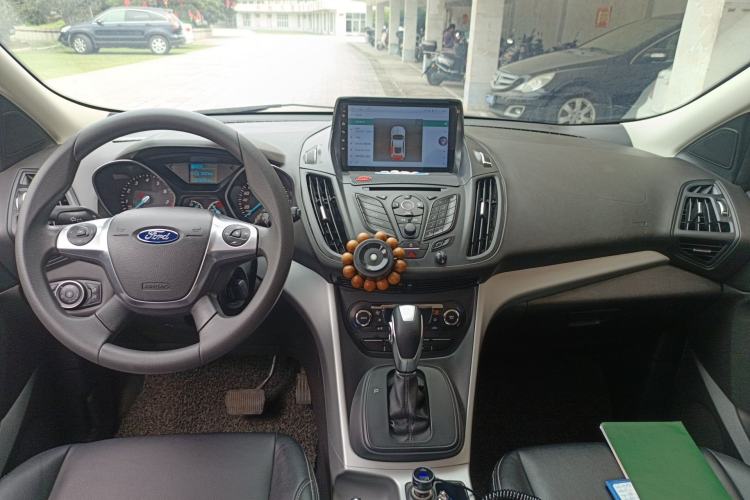 Used Ford Kuga 2015 1.5L GTDi Two-Wheel-Drive Comfort Model Center Console