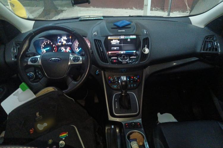 Used Ford Kuga 2015 2.0L GTDi Four-Wheel-Drive Sport Model Center Console